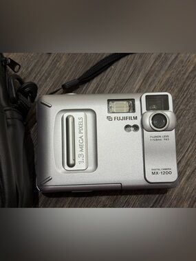 Fujifilm Silver MX-1200 1.3MP Compact Digital Camera Retro 1999